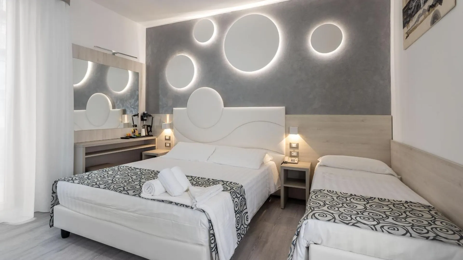 Hotel Nettuno Bellaria-Igea Marina 3*,